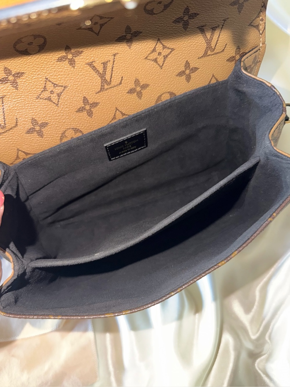 Authentic LV Pochette Métis Monogram Reverse - Picture 10 of 14